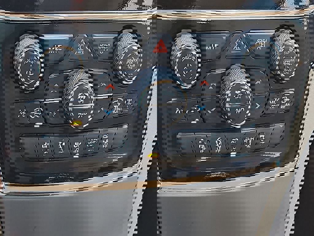 Used 2022 Jeep Grand Cherokee Laredo E image 27