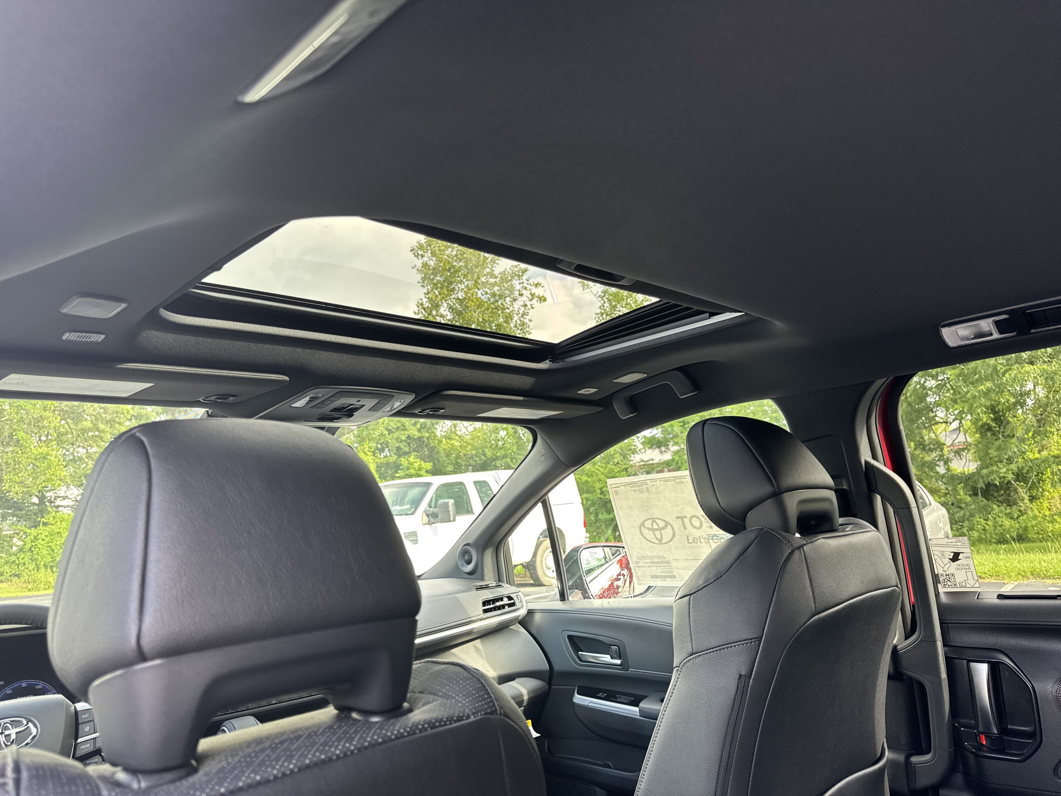 New 2025 Toyota Sienna Platinum FWD image 29
