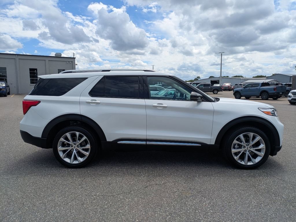 Certified 2022 Ford Explorer Platinum w/ Equipment Group 601A AWD/4WD image 5