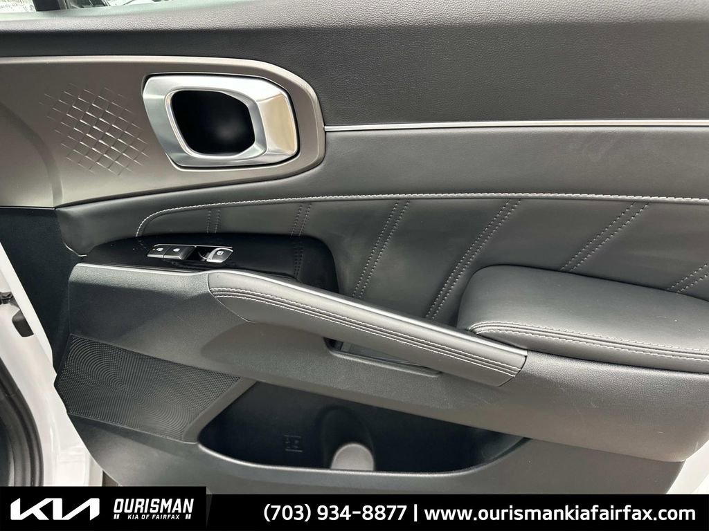 Used 2025 Kia Sorento SX image 17