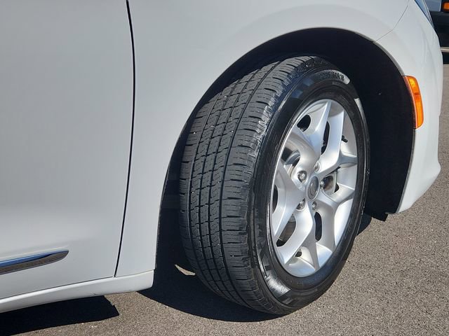 Used 2020 Chrysler Pacifica Limited image 18