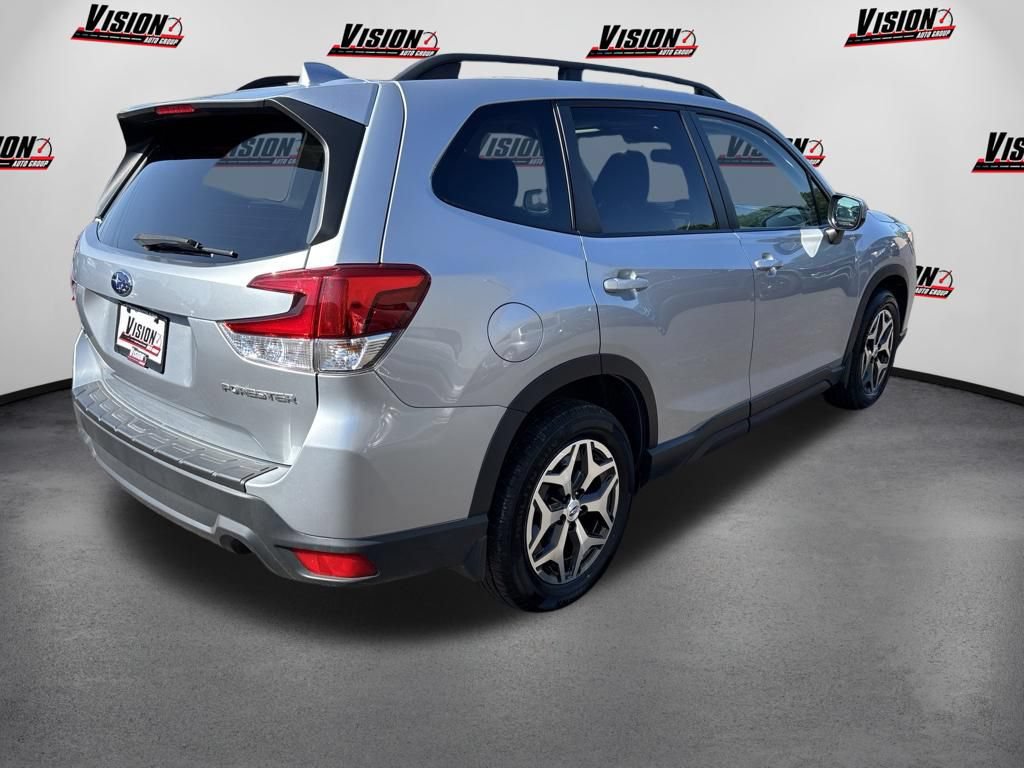 Used 2019 Subaru Forester Premium AWD/4WD image 5