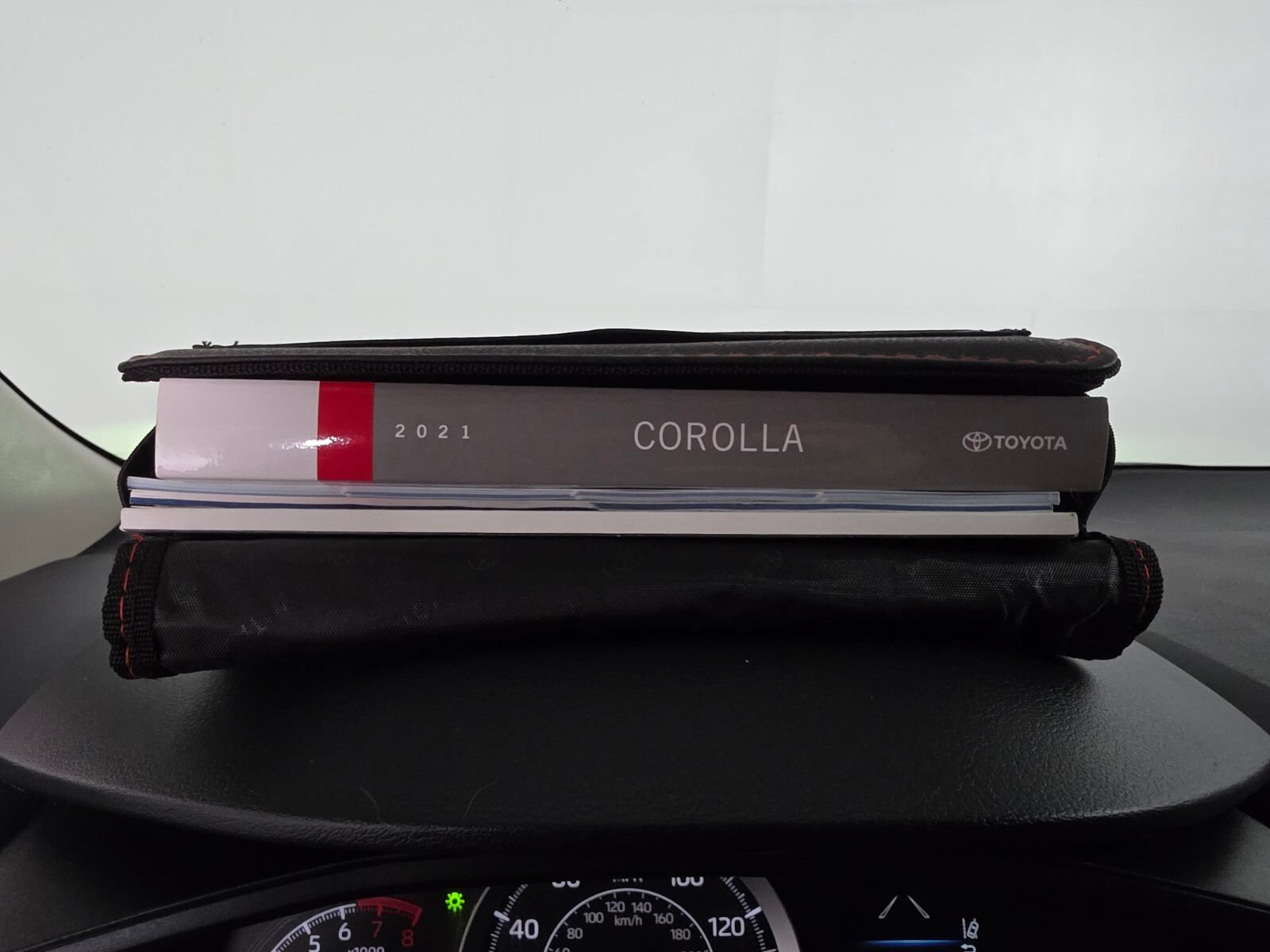 Used 2021 Toyota Corolla LE w/ LE Convenience Package FWD image 34