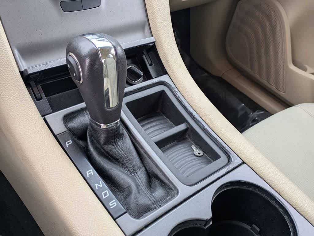 Used 2017 Ford Taurus SE FWD image 26