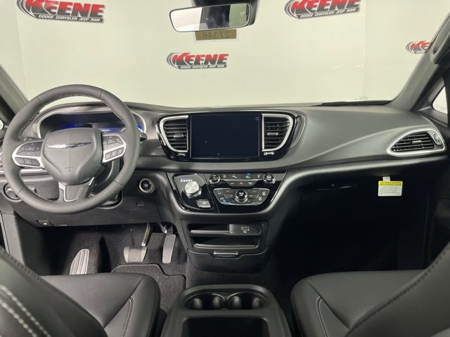 New 2026 Chrysler Voyager LX image 11