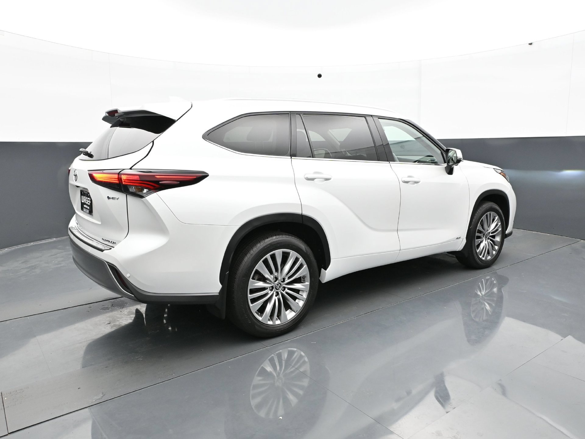 Used 2025 Toyota Highlander Platinum AWD/4WD image 6