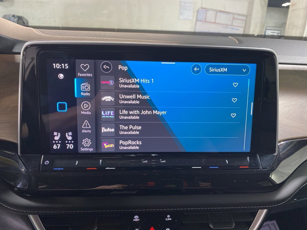 Used 2025 Volkswagen Atlas SE image 32