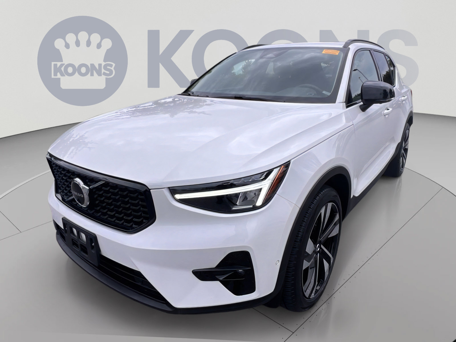 Certified 2024 Volvo XC40 B5 Plus w/ Climate Package AWD/4WD image 1