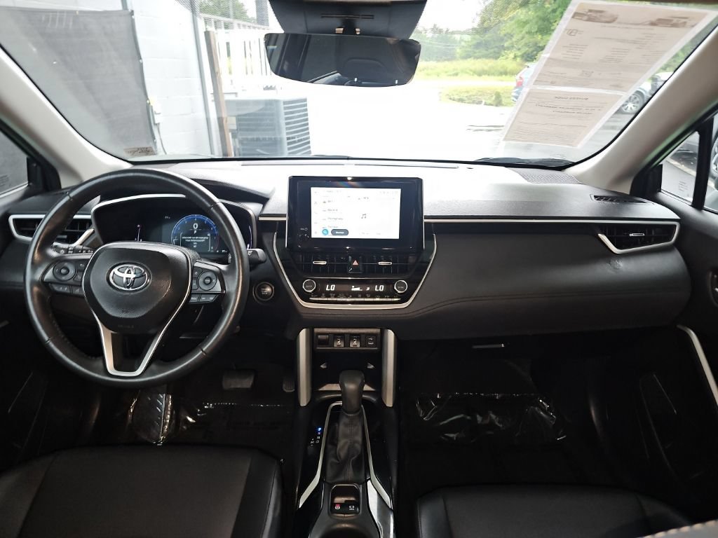 Used 2025 Toyota Corolla Cross XLE AWD/4WD image 15