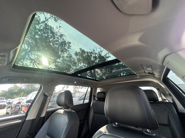 Used 2022 Volkswagen Tiguan SE w/ Panoramic Sunroof Package FWD image 15