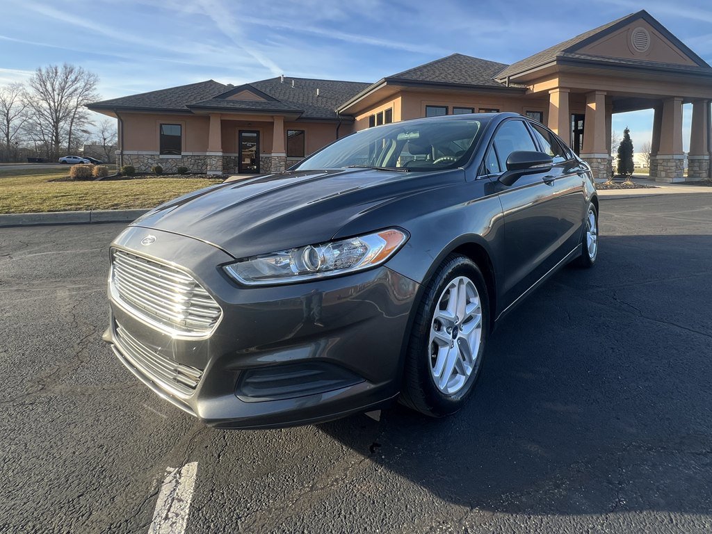 Used 2016 Ford Fusion SE image 1