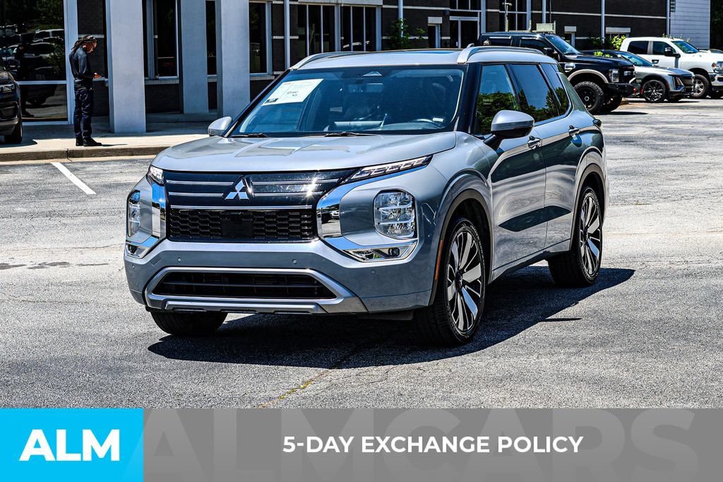 Used 2025 Mitsubishi Outlander SEL FWD image 3