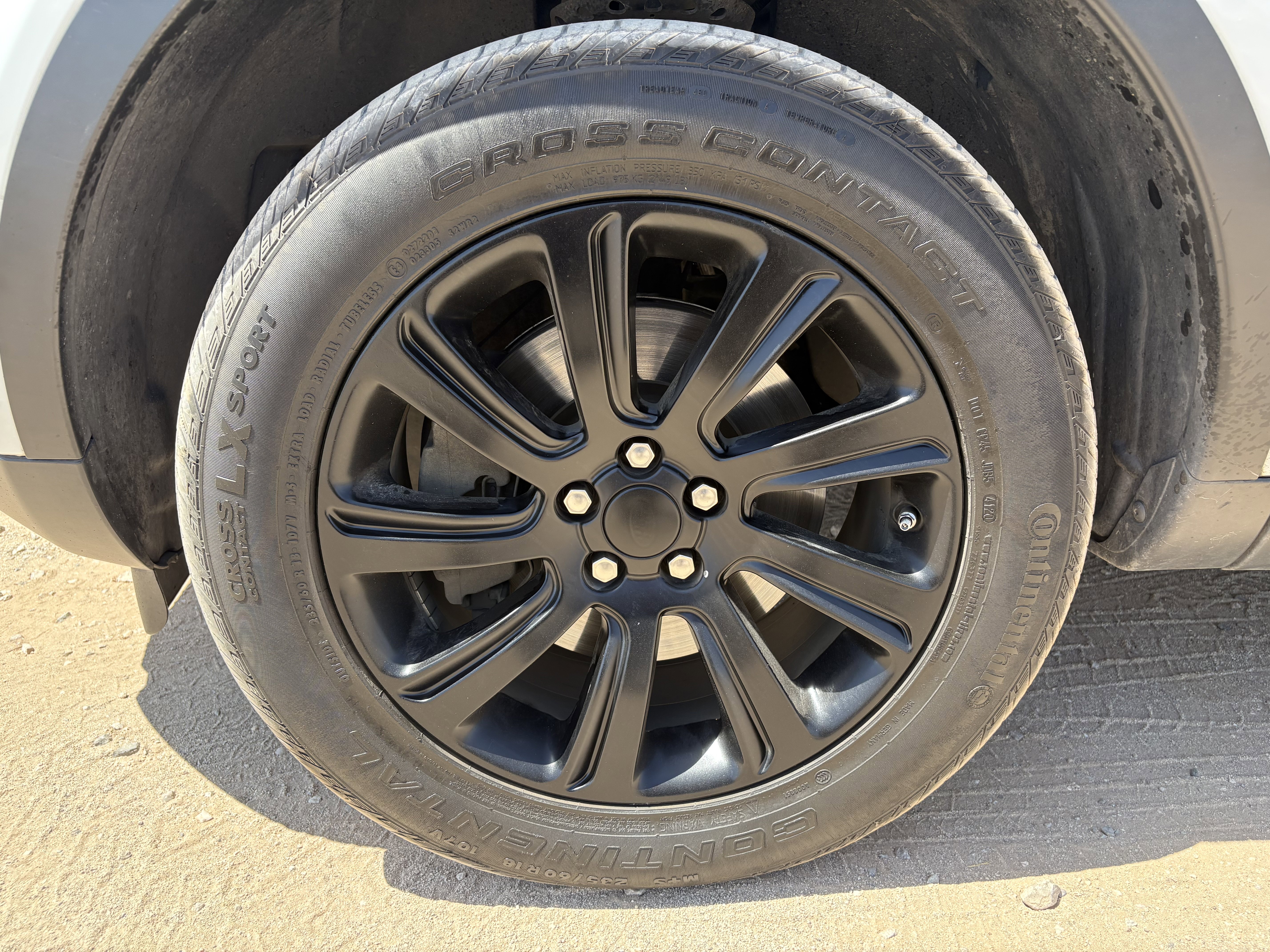 Used 2017 Land Rover Discovery Sport SE AWD/4WD image 9