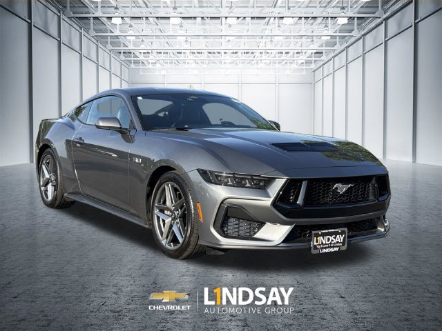 Used 2025 Ford Mustang GT Premium RWD image 3