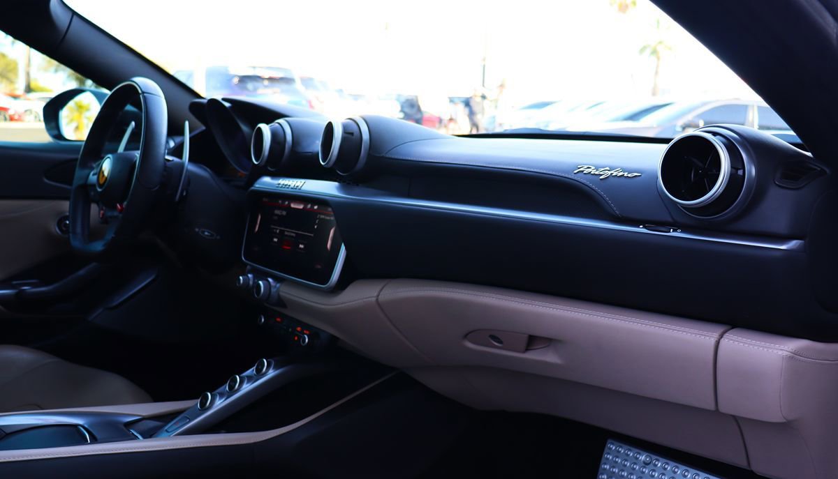 Used 2020 Ferrari Portofino RWD image 35