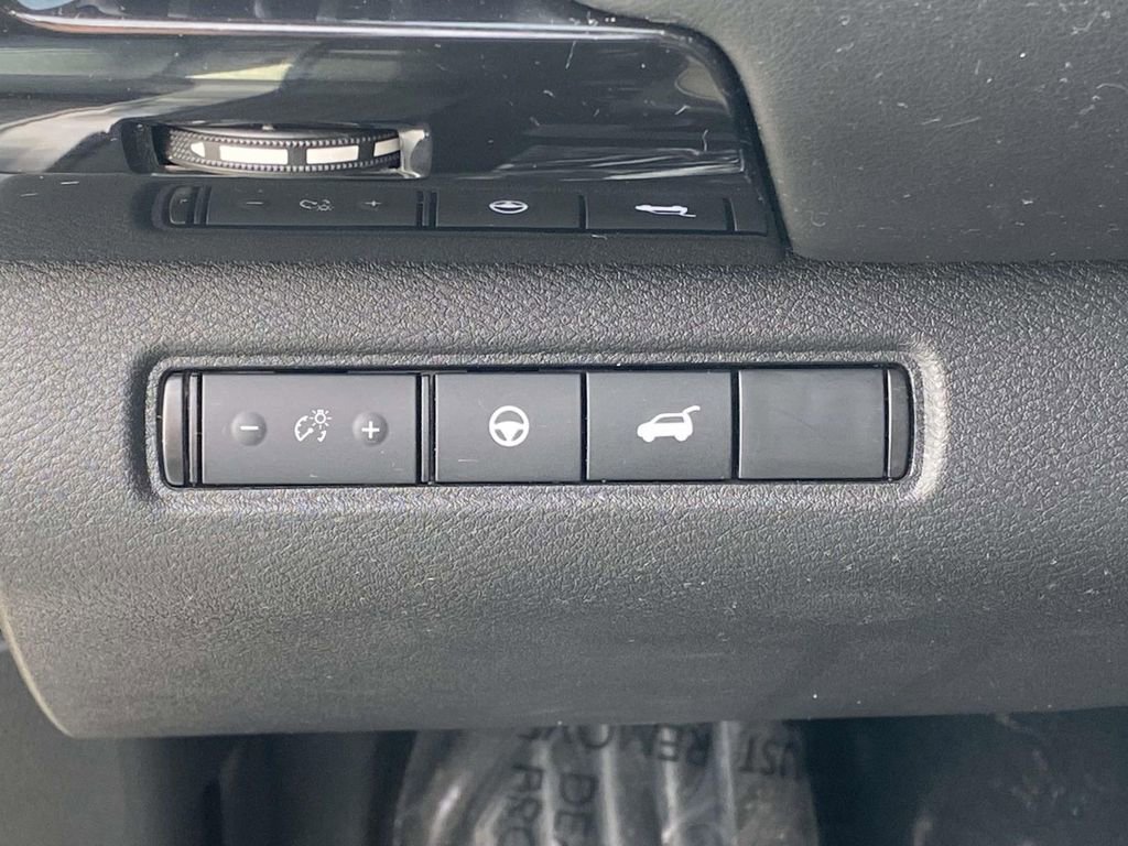 Used 2024 Nissan Pathfinder SV w/ SV Premium Package image 18