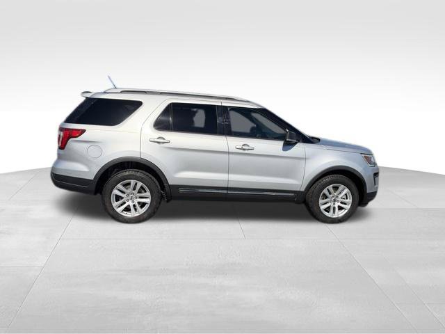 Used 2019 Ford Explorer XLT w/ Equipment Group 201A AWD/4WD image 8