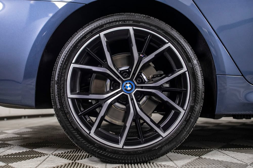 Used 2023 BMW 530e w/ M Sport Package RWD image 39