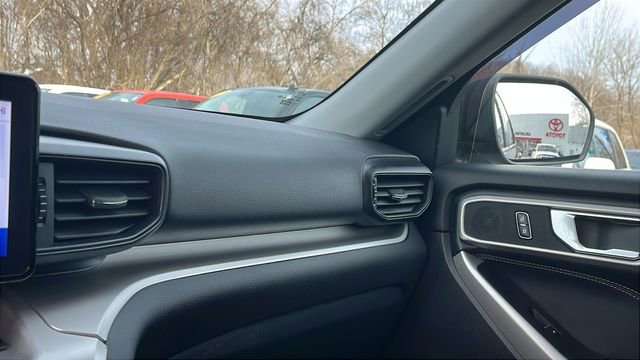 Used 2022 Ford Explorer XLT image 18