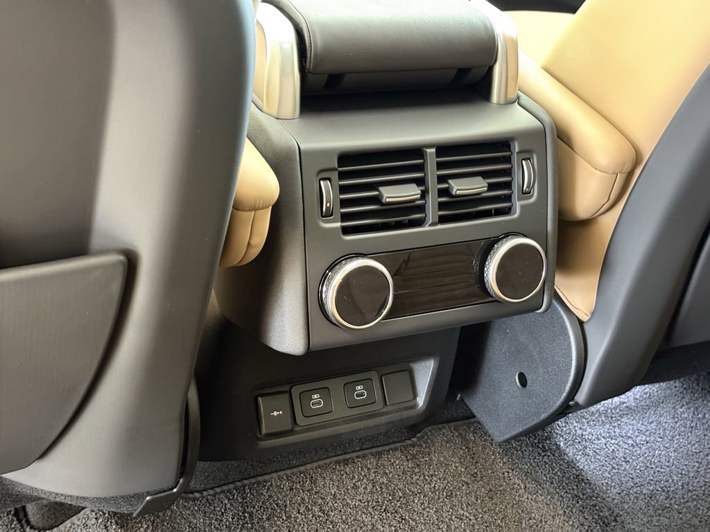 New 2026 Land Rover Discovery Limited Edition AWD/4WD image 12
