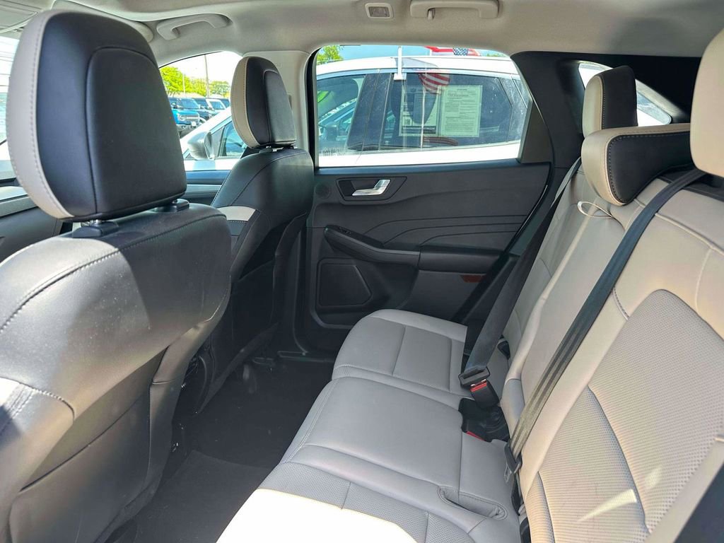 Used 2021 Ford Escape Titanium AWD/4WD image 9