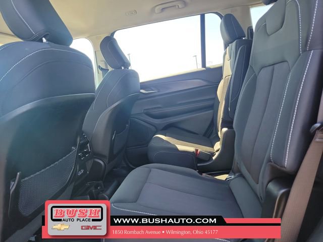 Used 2023 Jeep Grand Cherokee L Laredo image 13