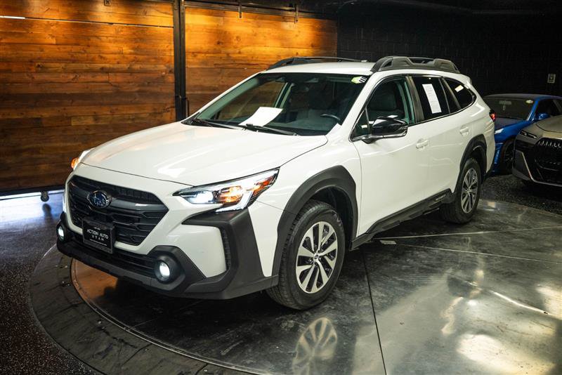 Used 2025 Subaru Outback Premium AWD/4WD image 2