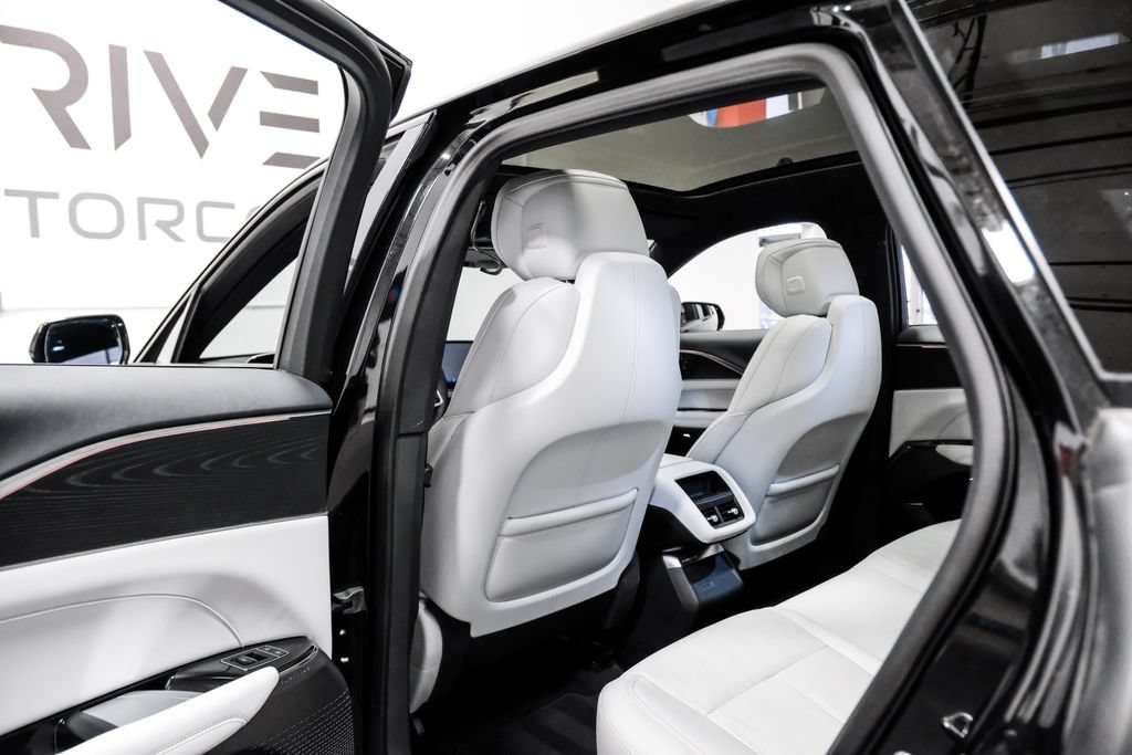 Used 2024 Cadillac Lyriq Sport AWD/4WD image 38