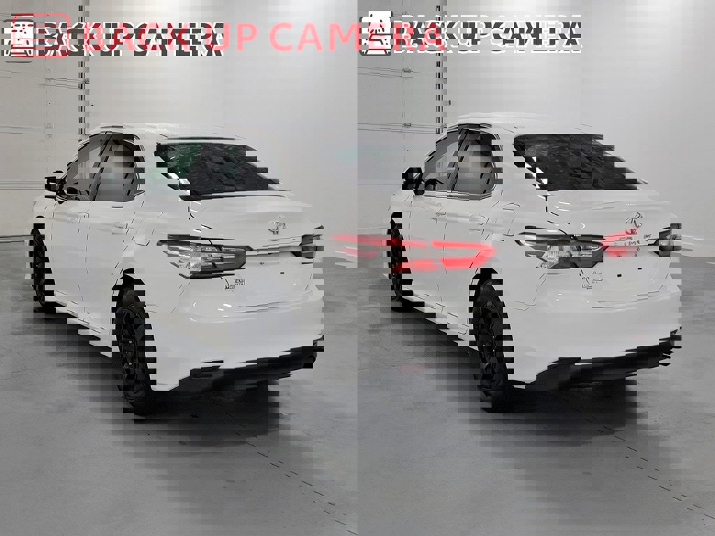 Used 2018 Toyota Camry L image 7