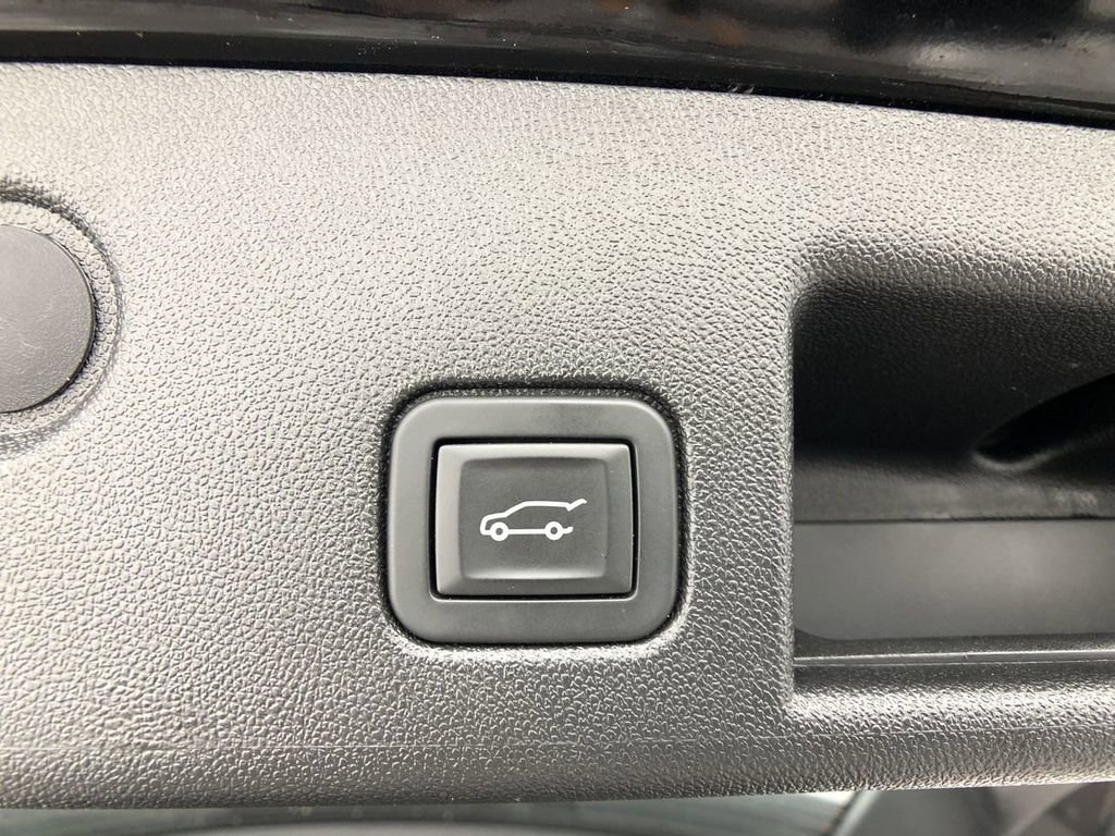 Used 2020 Chevrolet Equinox LT w/ Driver Convenience Package image 27