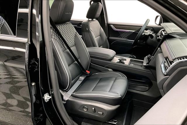 Used 2025 GMC Acadia Denali w/ Super Cruise Package image 8