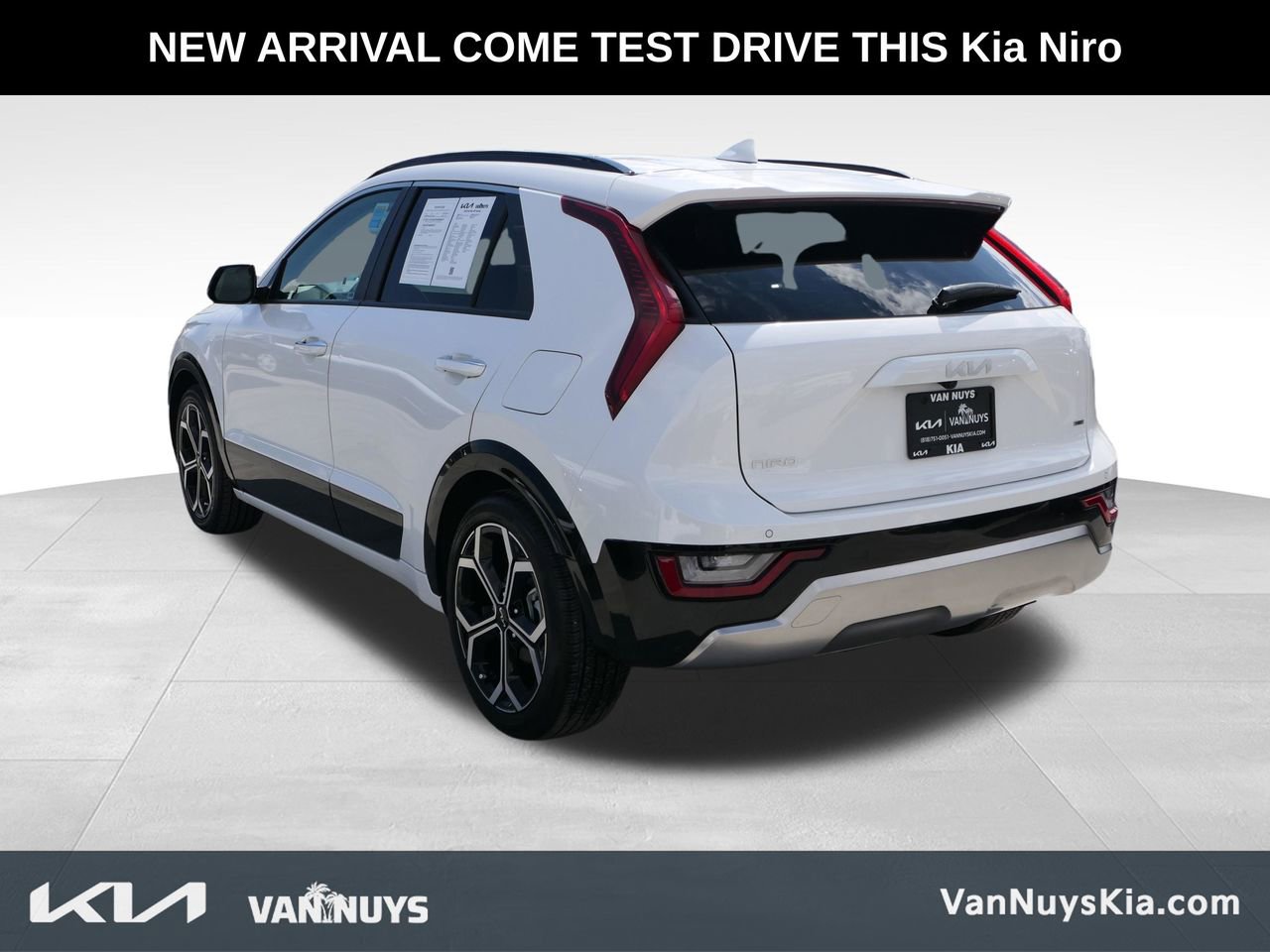 Used 2023 Kia Niro SX Touring image 5