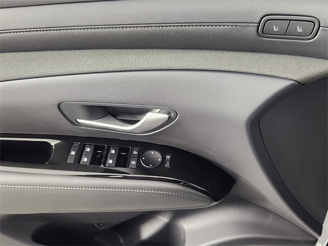 Certified 2025 Hyundai Santa Cruz Limited image 9