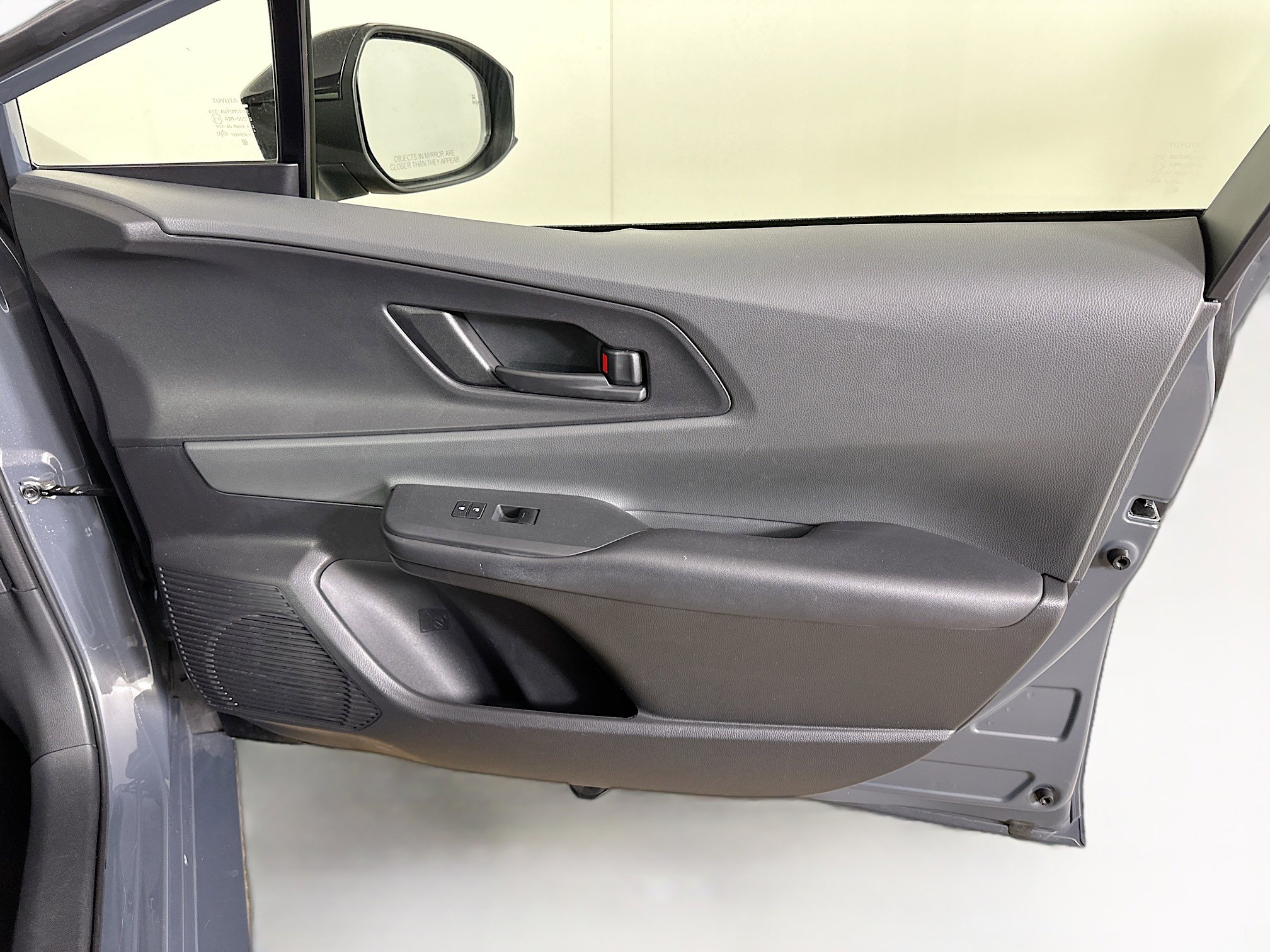 Used 2024 Toyota Prius LE image 31