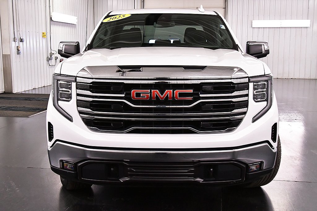 Used 2025 GMC Sierra 1500 SLT image 2