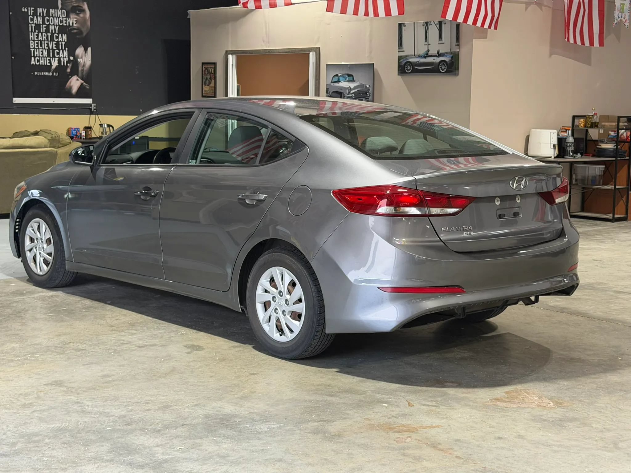 Used 2018 Hyundai Elantra SE FWD image 5