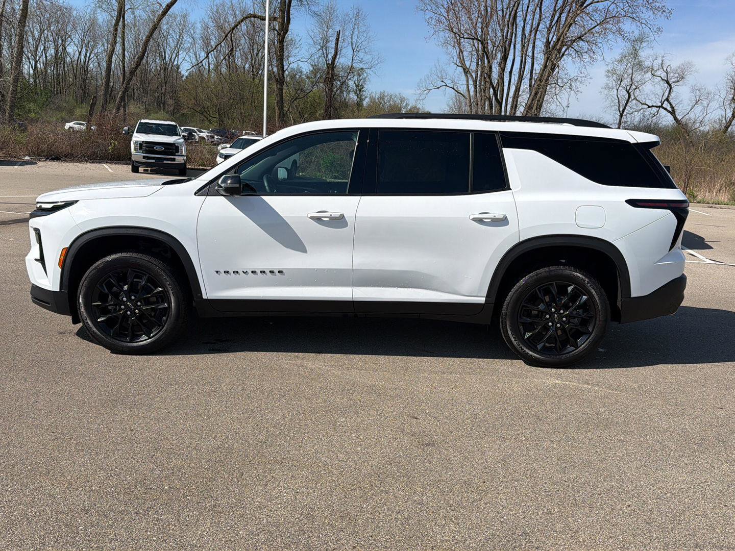 Used 2024 Chevrolet Traverse LT w/ Midnight/Sport Edition image 2