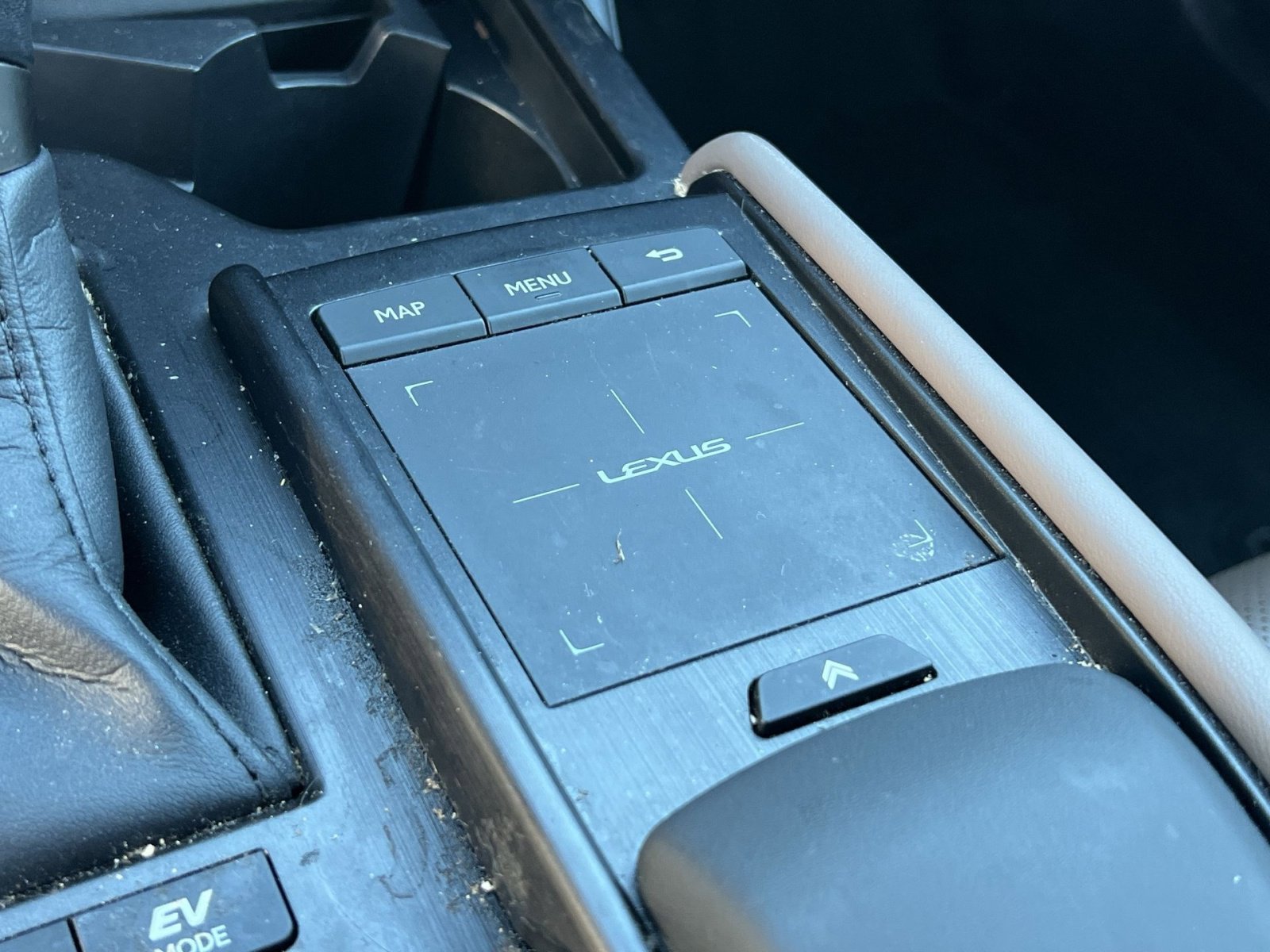 Used 2022 Lexus ES 300h w/ Luxury Package image 32