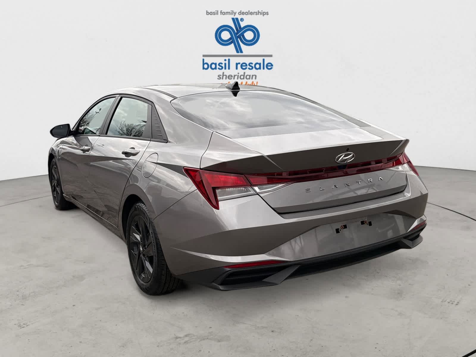 Used 2022 Hyundai Elantra SEL w/ Convenience Package FWD image 3