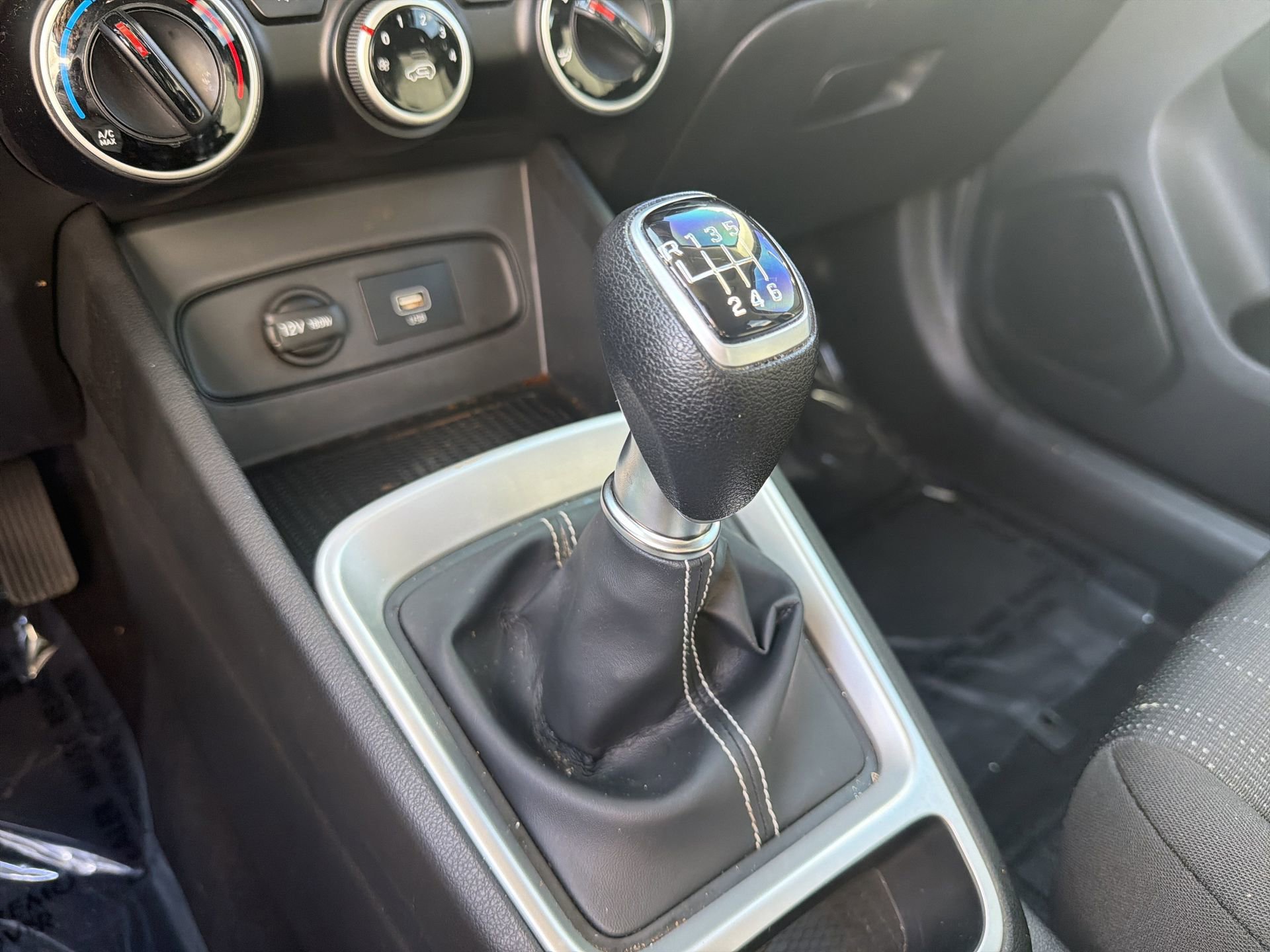 Used 2020 Hyundai Venue SE image 7