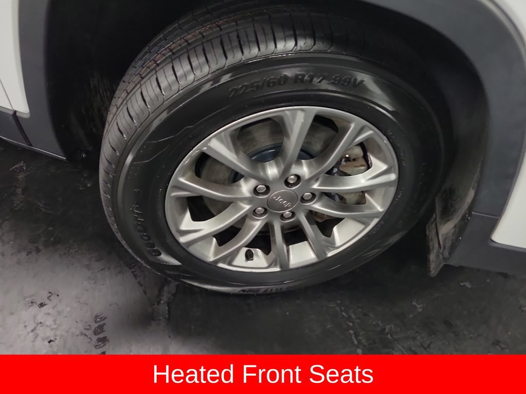 Used 2020 Jeep Cherokee Latitude Plus w/ Cold Weather Group FWD image 11
