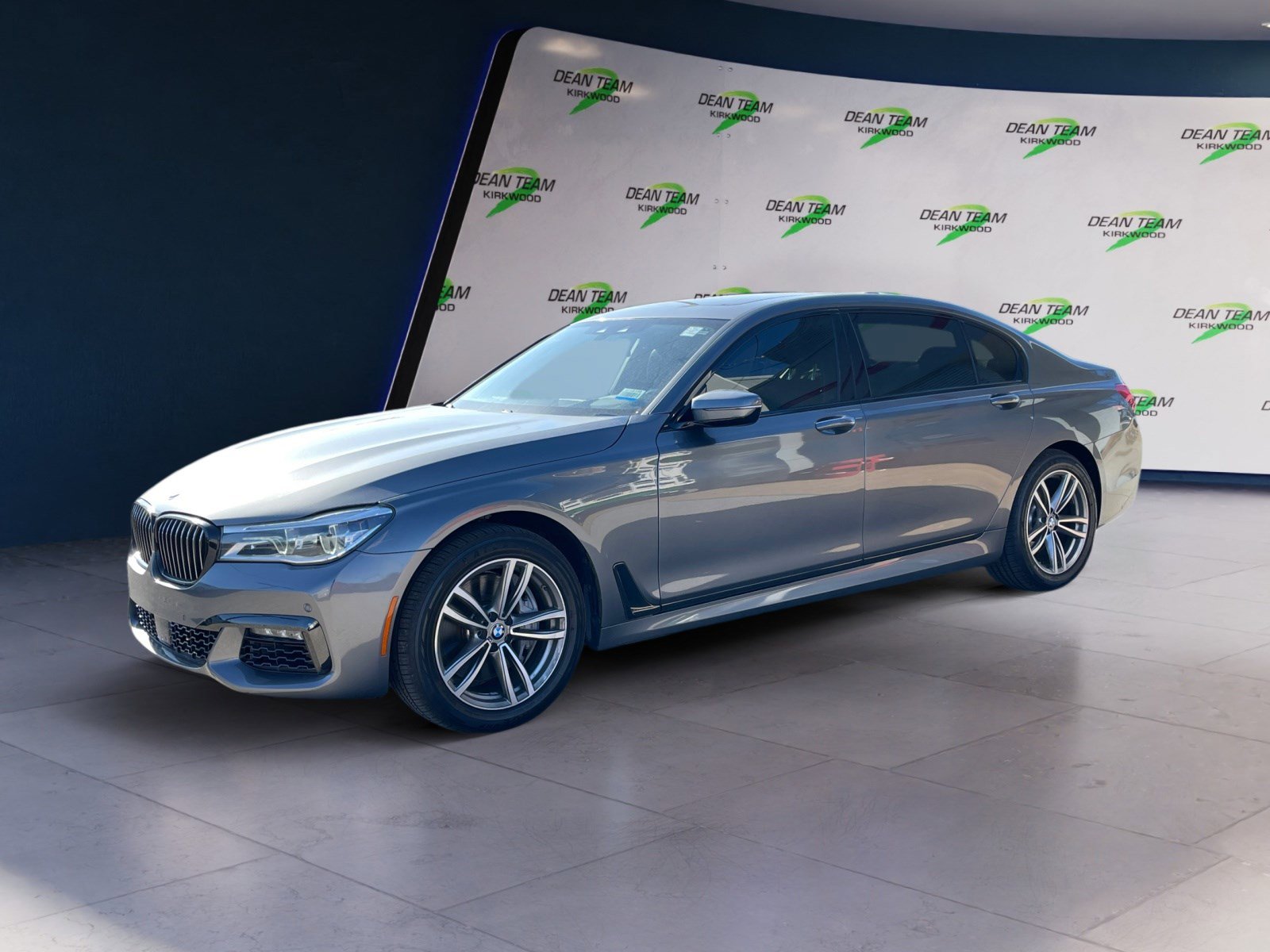 Used 2018 BMW 750i xDrive image 2
