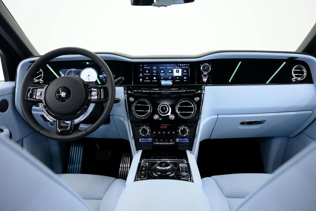 Used 2025 Rolls-Royce Cullinan AWD/4WD image 36