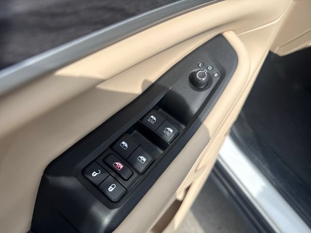 Used 2023 Jeep Grand Cherokee Limited w/ Luxury Tech Group II AWD/4WD image 10