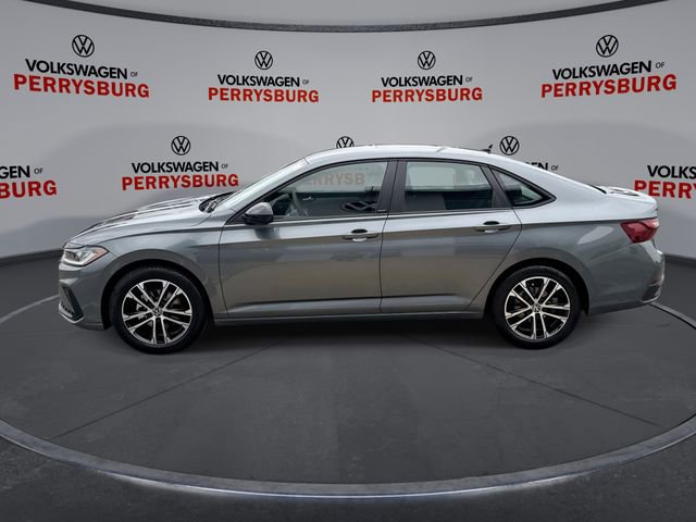 Used 2025 Volkswagen Jetta Sport image 5