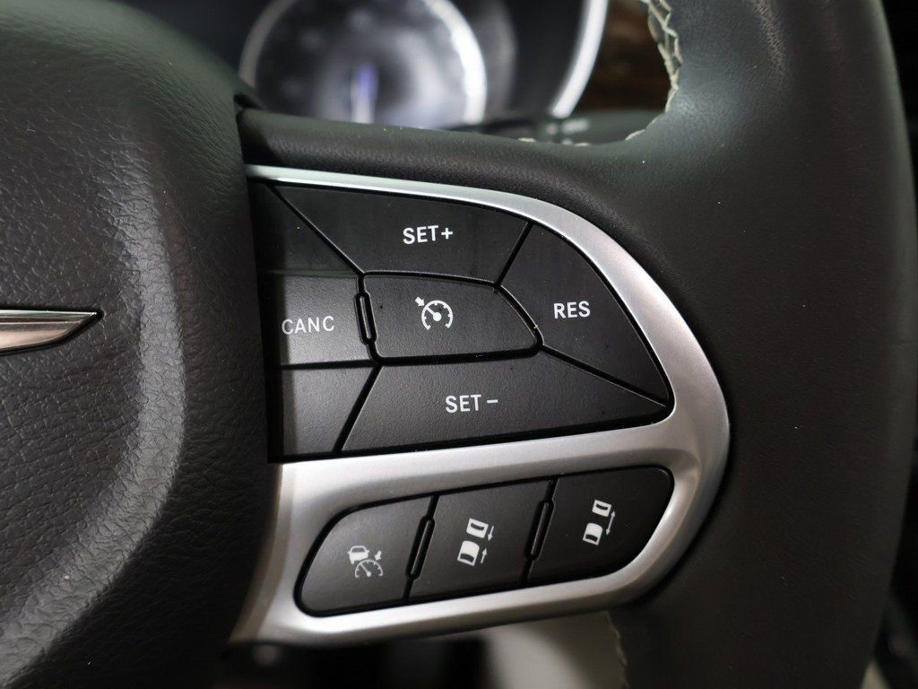 Used 2023 Chrysler Pacifica Limited image 51