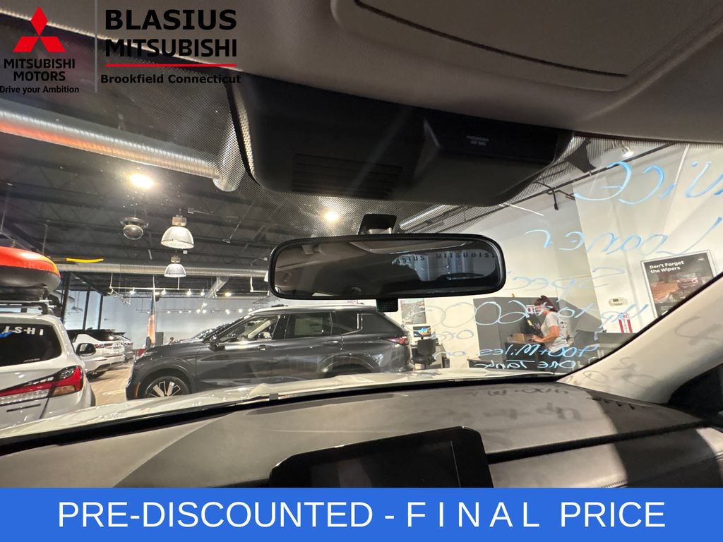Used 2025 Mitsubishi Outlander ES AWD/4WD image 30