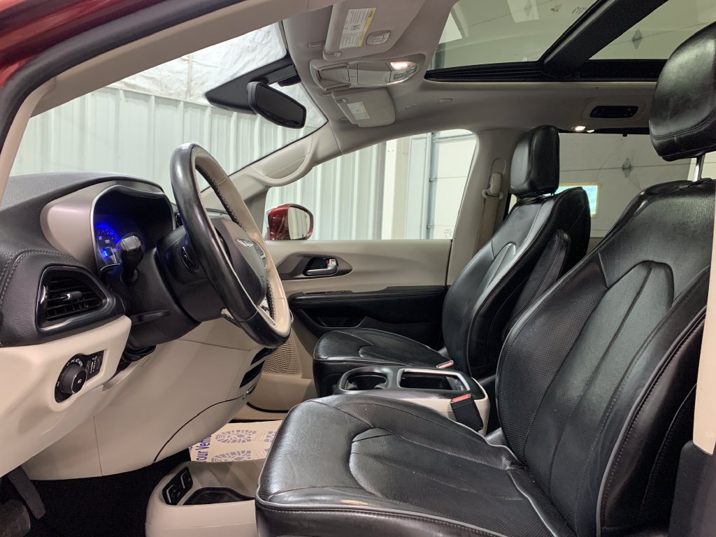 Used 2019 Chrysler Pacifica Limited FWD image 4