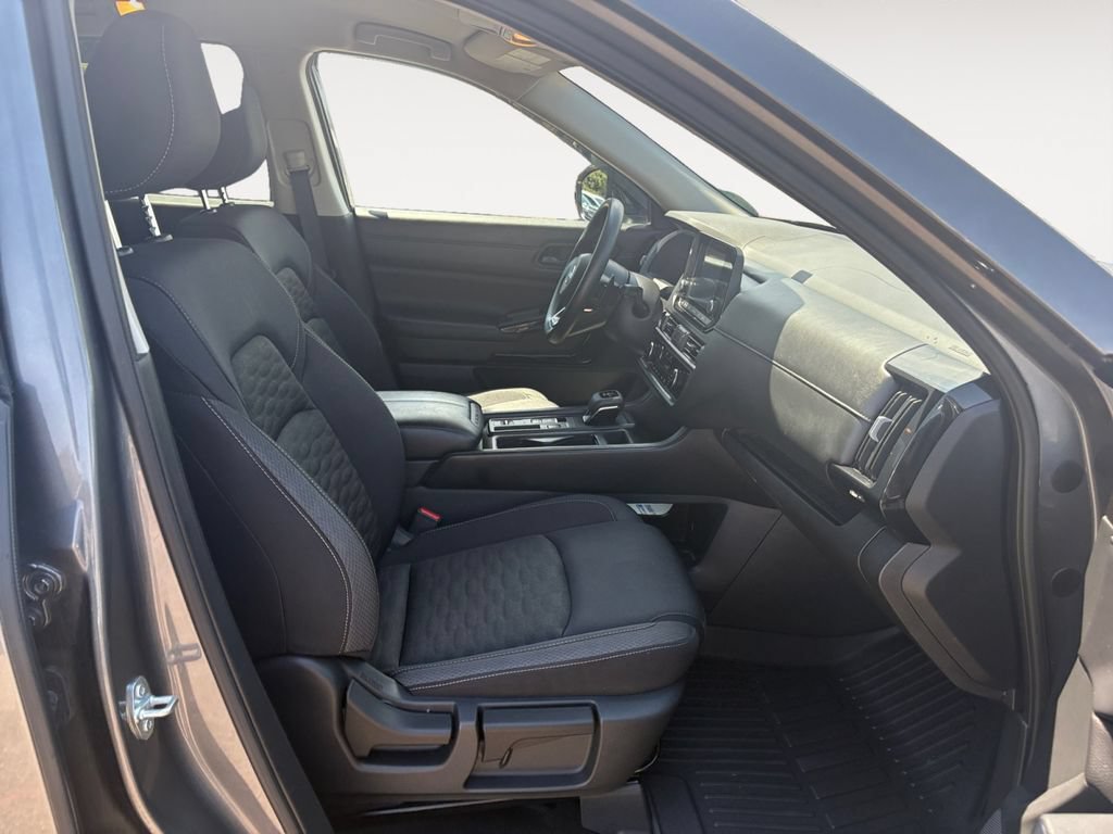 Used 2025 Nissan Pathfinder S FWD image 15