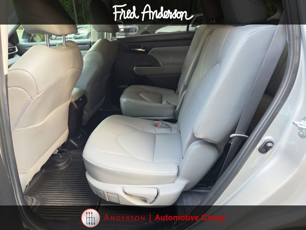 Used 2022 Toyota Highlander XLE FWD image 7